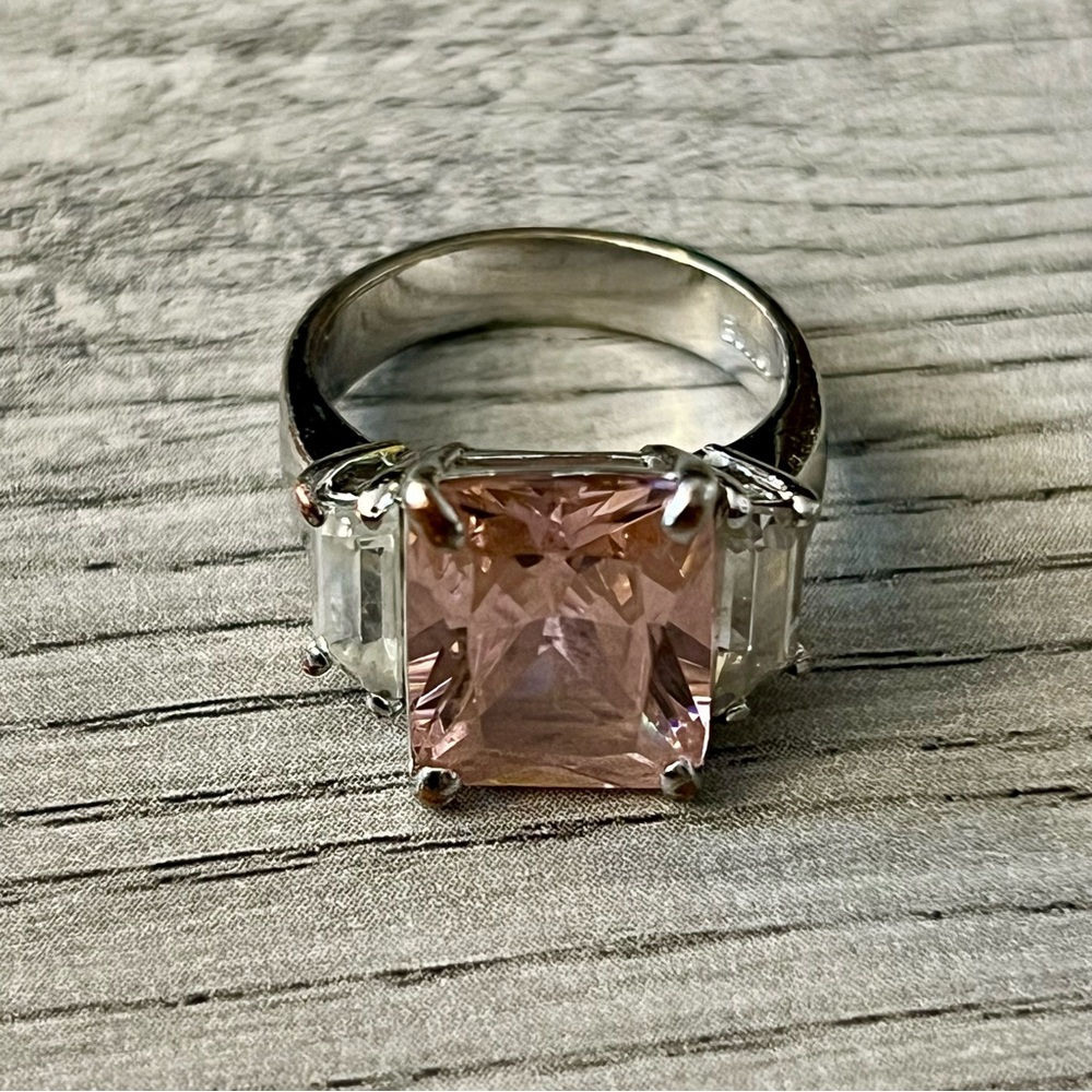 18KGE Cubic Zirconia Ring Size 5.75